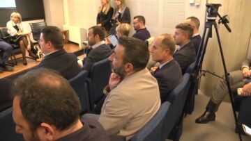 Privato: [ID: uEXkAZxyHzI] Youtube Automatic