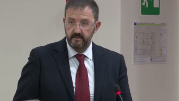 Privato: [ID: KwuE4ixOyyA] Youtube Automatic