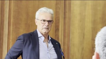 Privato: [ID: kLMK8MQ6YVk] Youtube Automatic