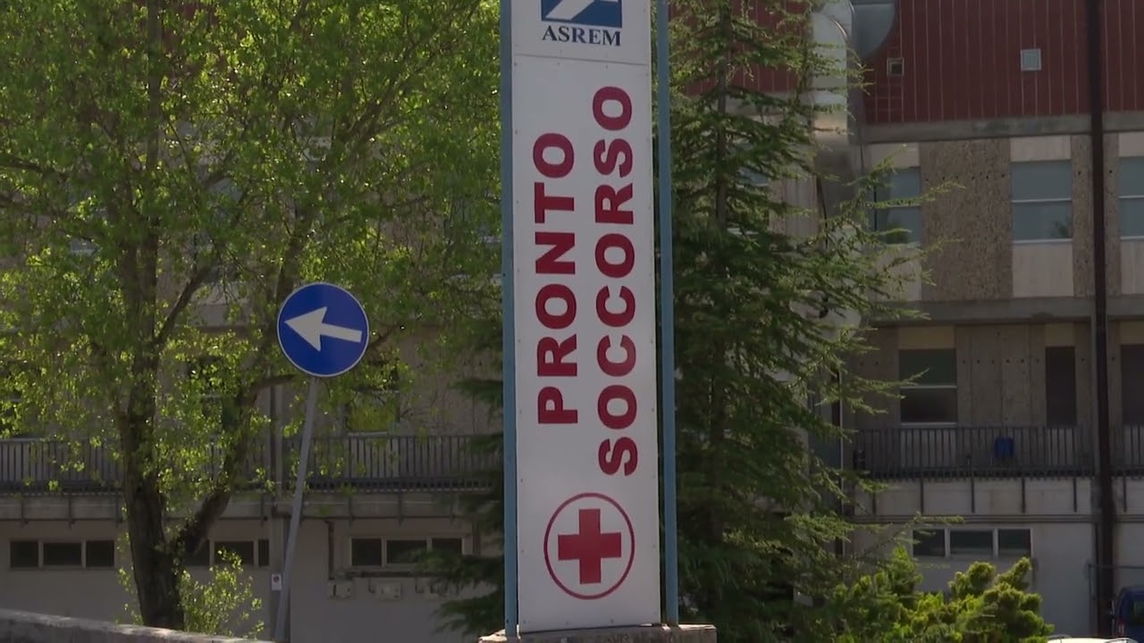 Letti vuoti in reparto, il Pronto Soccorso scoppia: caos all’ospedale Cardarelli – 13/08/2025