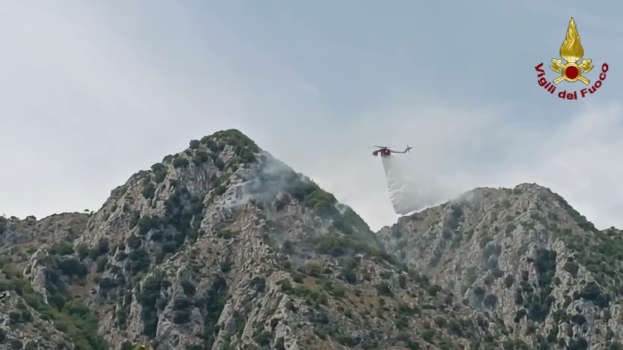 Domato l’incendio a Rocchetta a Volturno: rogo innescato da un fulmine – 16/08/2025