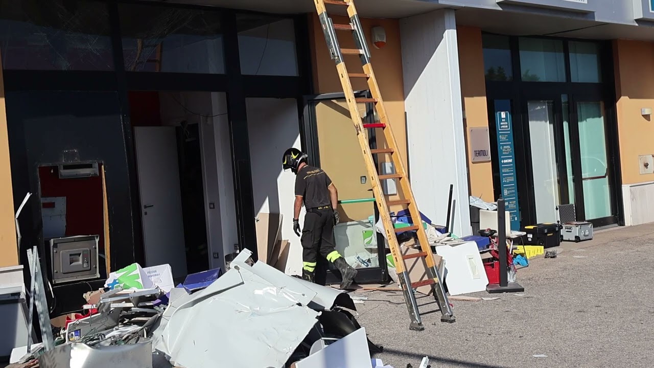 Boato nella notte a Termoli: fatto esplodere l’Atm della Bcc di via Corsica – 13/09/2025