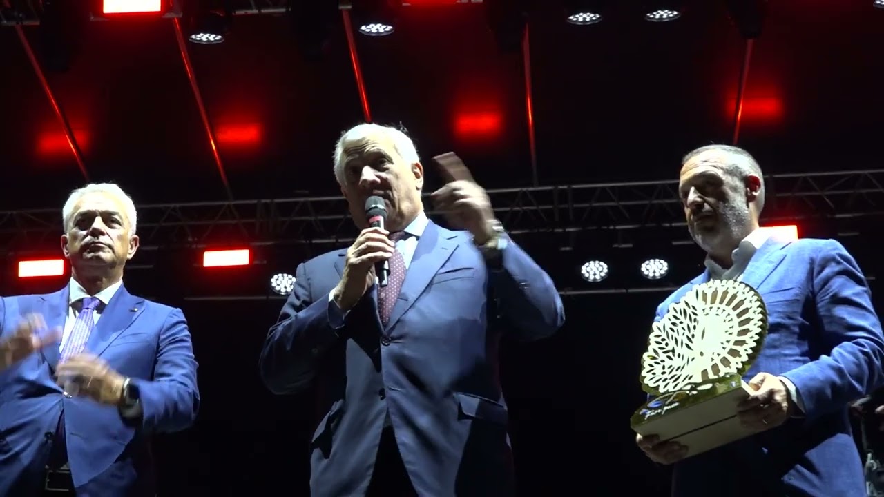 Pescara, Tajani riceve premio per la pace, dalla platea si levano fischi – 05/09/2025