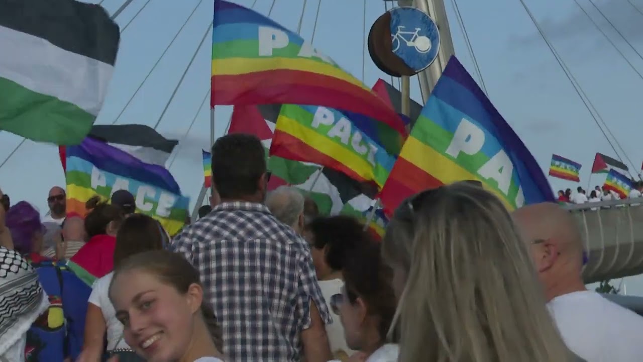Pescara, 2mila persone sul Ponte del Mare per il flash mob ‘Fermiamo la barbarie’ – 07/09/2025