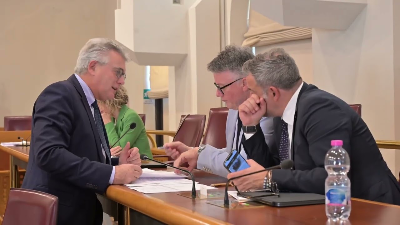 Bagarre in Consiglio regionale per la legge da 8,5 milioni: il centrosinistra se ne va – 30/10/2025