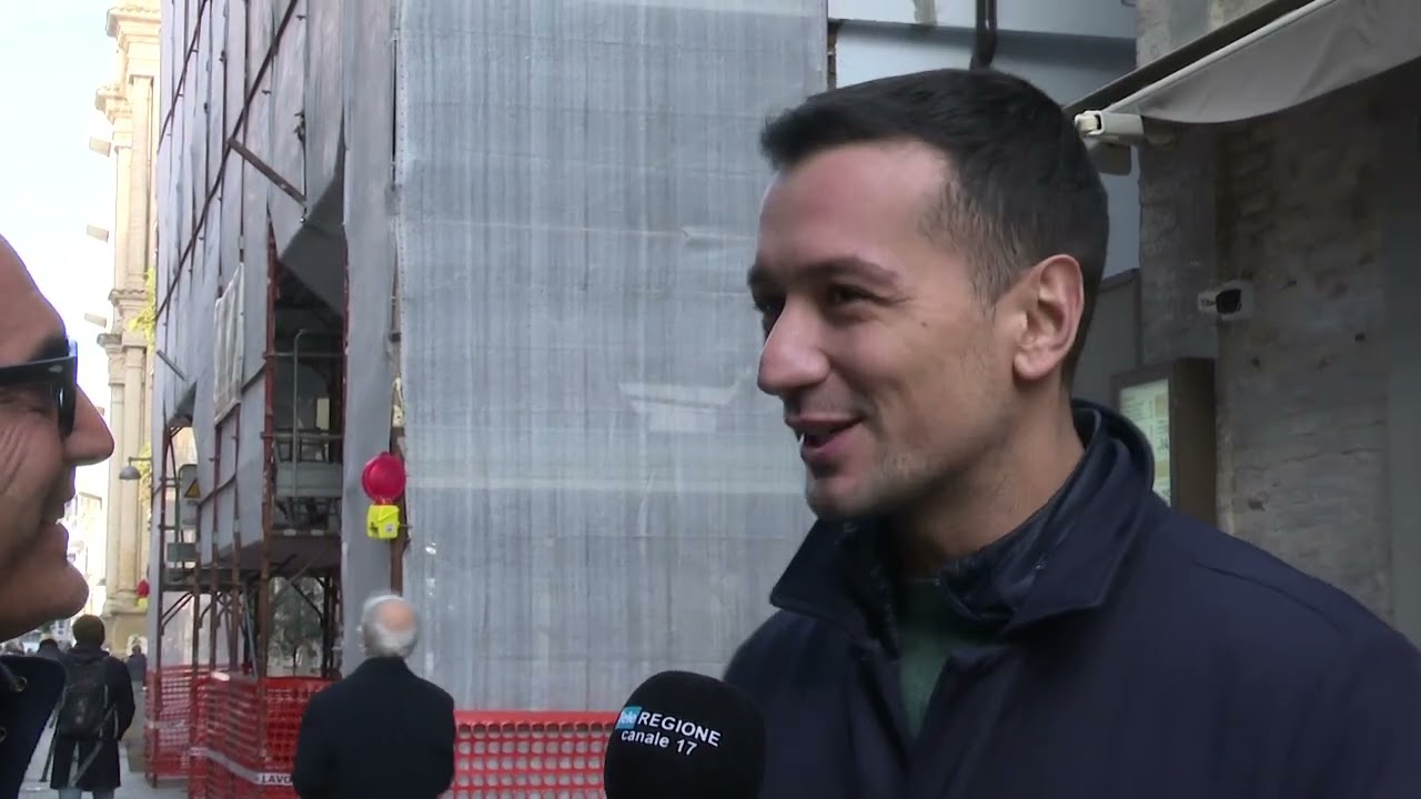 Natale, si fanno più regali. Corsa all’acquisto a Pescara – 22/12/2025