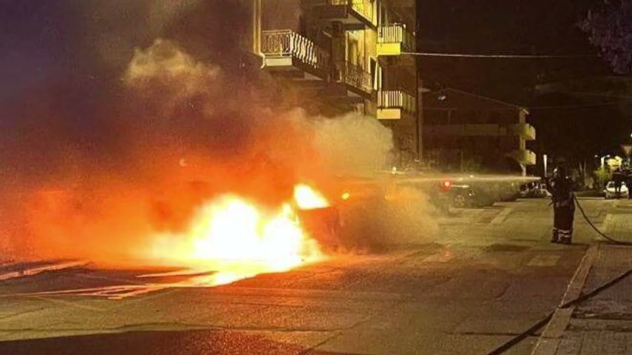 Divieto d’avvicinamento e braccialetto elettronico per l’autore dell’incendio alle auto – 10/01/2026