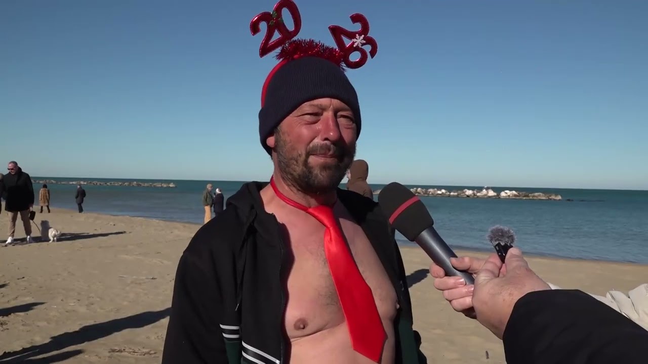 Il freddo intenso non ferma il bagno di Capodanno a Termoli – 02/01/2026