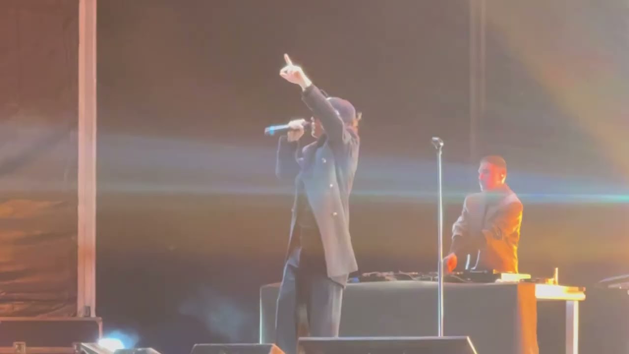 Pescara, 35mila persone cantano e ballano in piazza con Irama – 02/01/2026