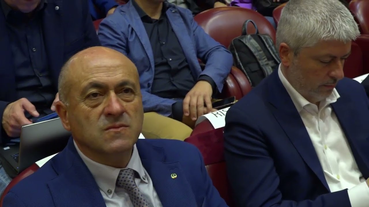 Privato: [ID: 4T-aE6LPiG0] Youtube Automatic